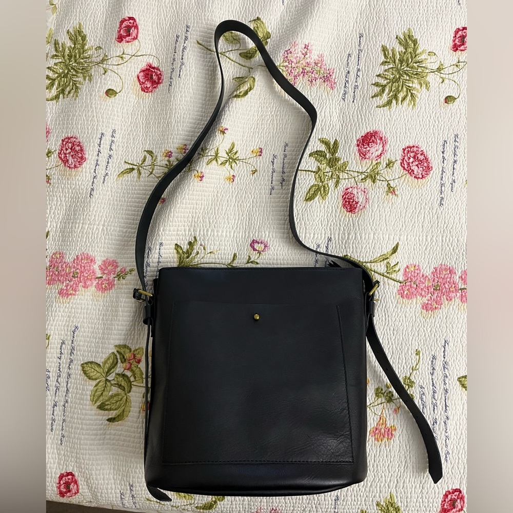 Madewell black bucket bag